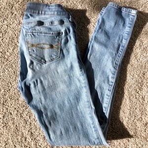 Abercrombie&Fitch high-waisted destroyed jegging